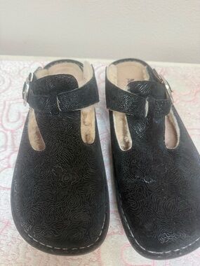 Alegria Black Textured Mary Jane Clog with Buckle